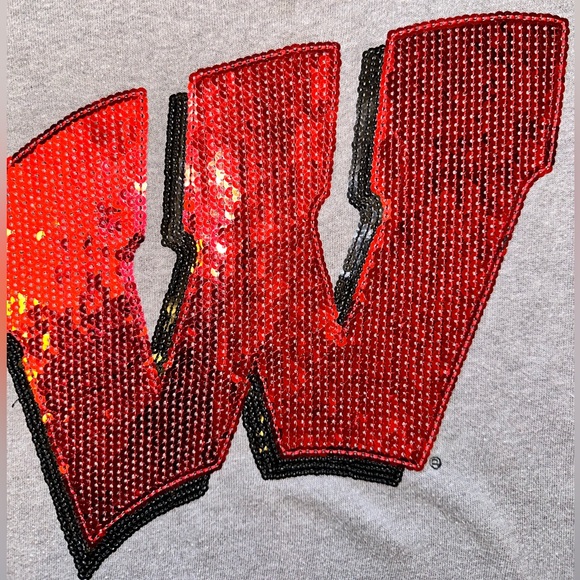 Wisconsin Badgers Women’s Crewneck -Victoria’s Secret PINK Collegiate Collection - Picture 2 of 6